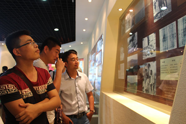 設(shè)計院慶七?一，組織黨員參觀中共平陰歷史陳列館